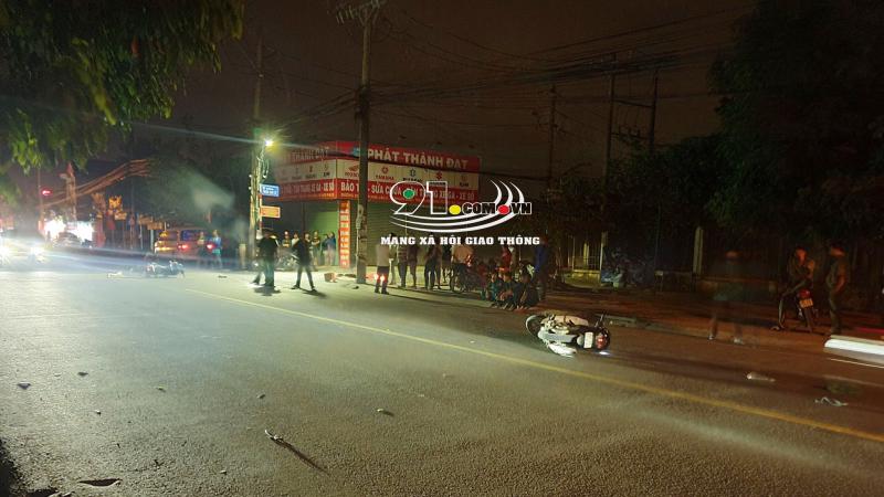 Hiện trường vụ tai nạn giữa 2 chiếc xe m&aacute;y