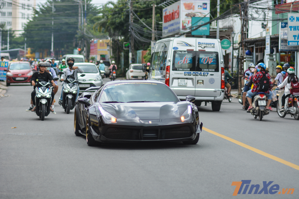 Đ&acirc;y ch&iacute;nh l&agrave; chiếc Ferrari 488 GTB độ Liberty Walk độc nhất Việt Nam