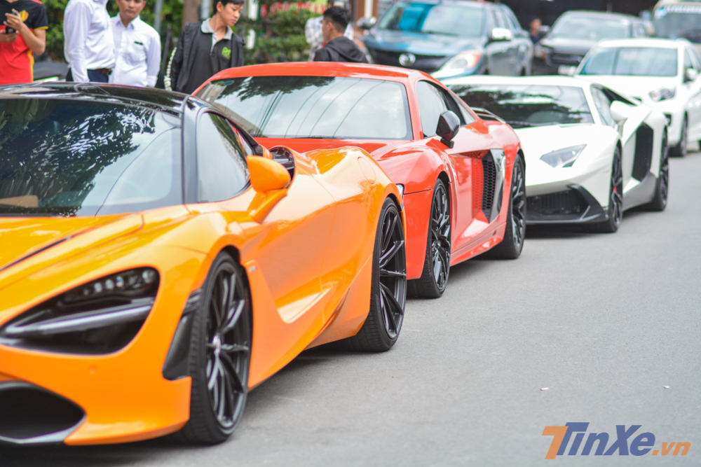 McLaren 720S m&agrave;u cam, Audi R8 V10 Plus m&agrave;u đỏ v&agrave; cuối c&ugrave;ng l&agrave; Lamborghini Aventador LP700-4 độ body kit Aventador LP720-4 50 Anniversario