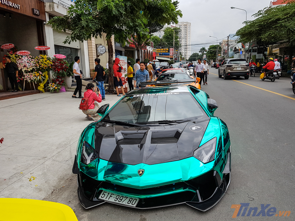 Lamborghini Aventador LP700-4 bản độ Liberty Walk chỉ có 50 chiếc trên toàn thế giới