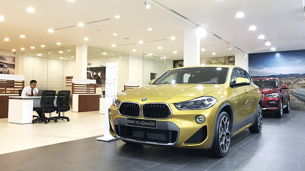 Không gian lịch sự, trang nhã và hiện đại bên trong showroom BMW Lê Duẩn. Không gian lịch sự, trang nhã và hiện đại bên trong showroom BMW Lê Duẩn.