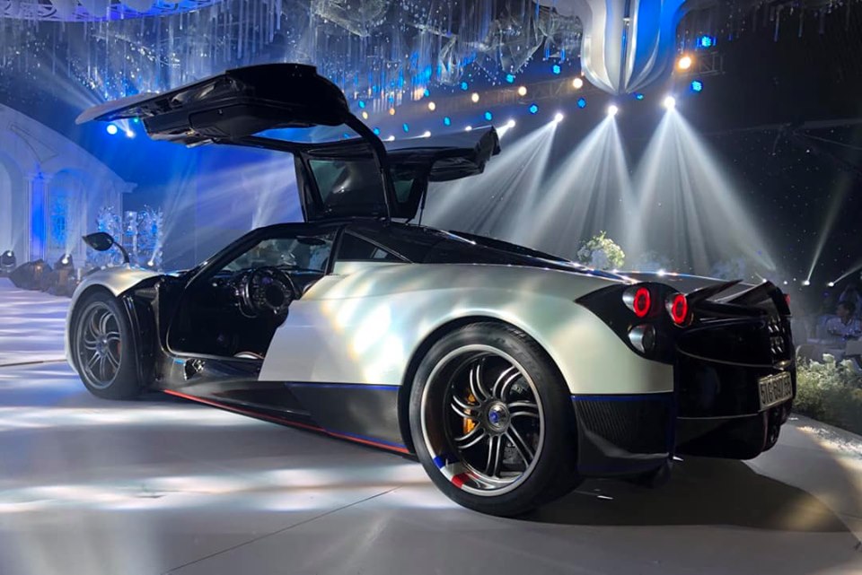Pagani Huayra của Minh Nhựa tung c&aacute;nh trong ng&agrave;y vui của c&ocirc; con g&aacute;i cuối 9X