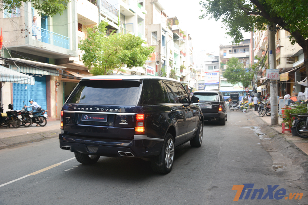 Buổi rước d&acirc;u của con g&aacute;i Minh Nhựa c&oacute; hơn 12 chiếc SUV hạng sang Range Rover tham dự