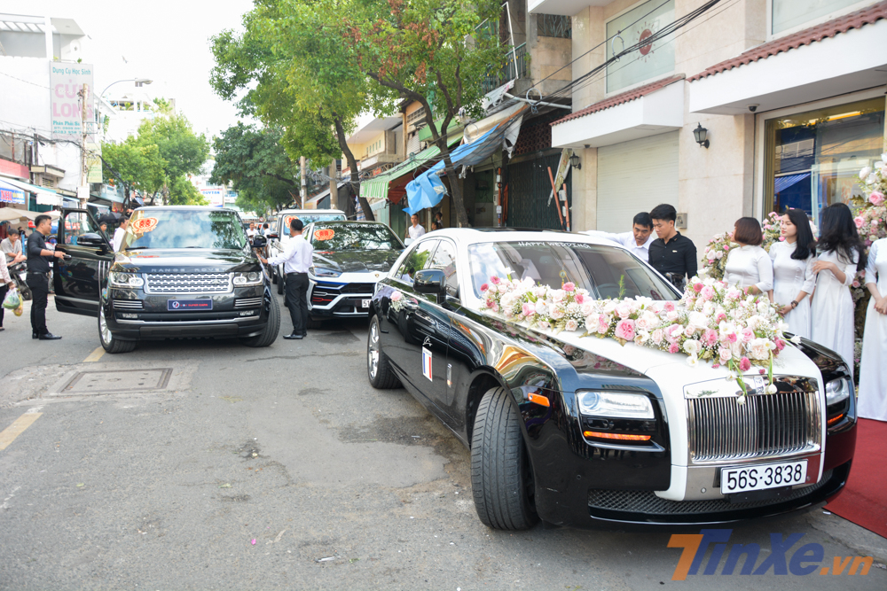 D&agrave;n xe khủng rước d&acirc;u con g&aacute;i của Minh Nhựa nhưng thiếu vắng Pagani Huayra