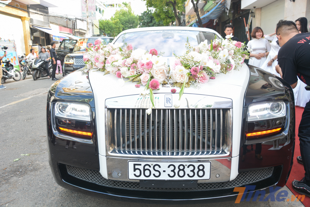 Rolls-Royce Ghost l&agrave;m xe đưa d&acirc;u