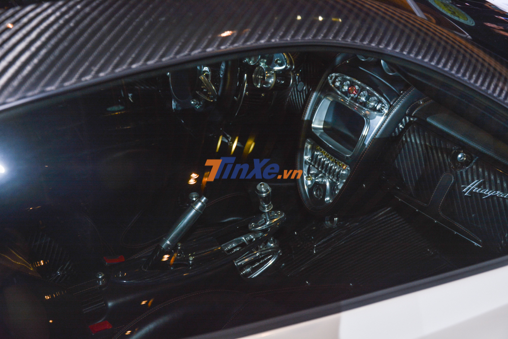 Cận cảnh nội thất Pagani Huayra của Minh Nhựa