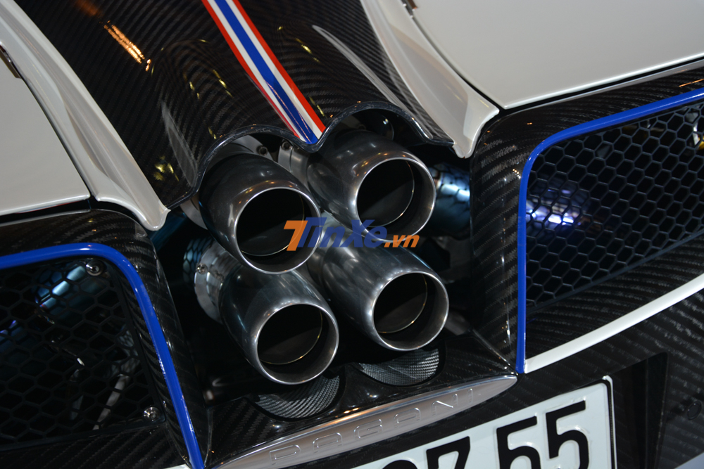 Thần gi&oacute; Pagani Huayra c&oacute; khả năng đạt vận tốc tối đa 370 km/h