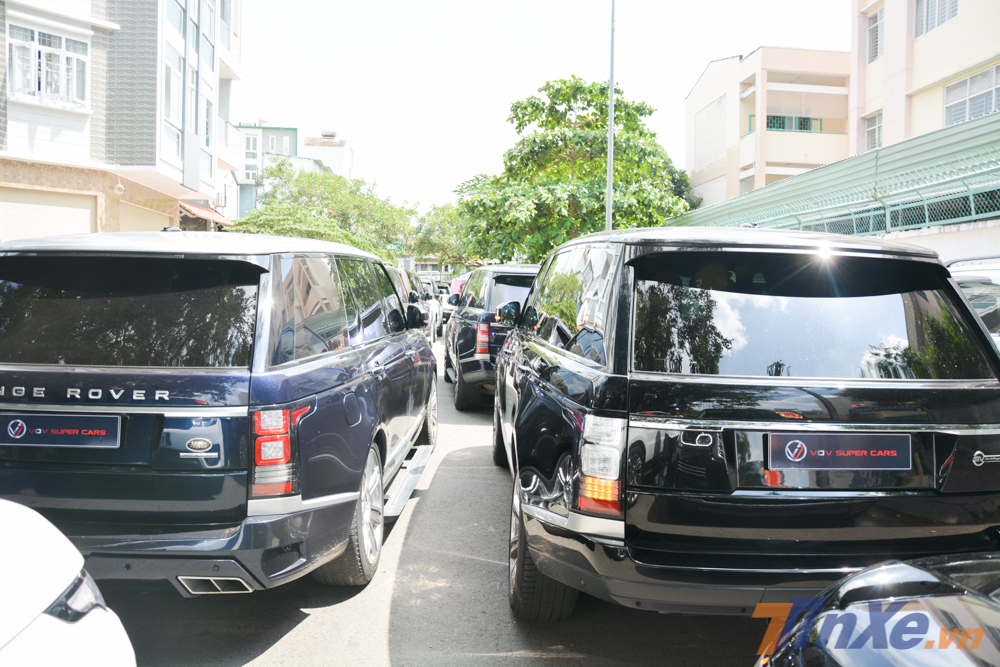 Range Rover Autobiography LWB độ và Range Rover SVAutobiography đọ dáng cùng nhau