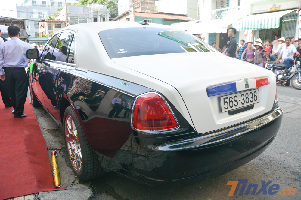 Rolls-Royce Ghost thế hệ đầu ti&ecirc;n được trang bị động cơ V12, dung t&iacute;ch 6.6 l&iacute;t