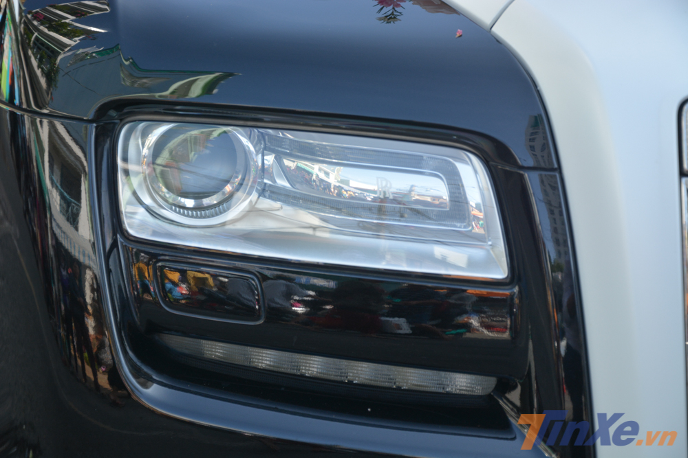 Chiếc xe si&ecirc;u sang Rolls-Royce Ghost của gia đ&igrave;nh Minh Nhựa thuộc thế hệ đầu ti&ecirc;n