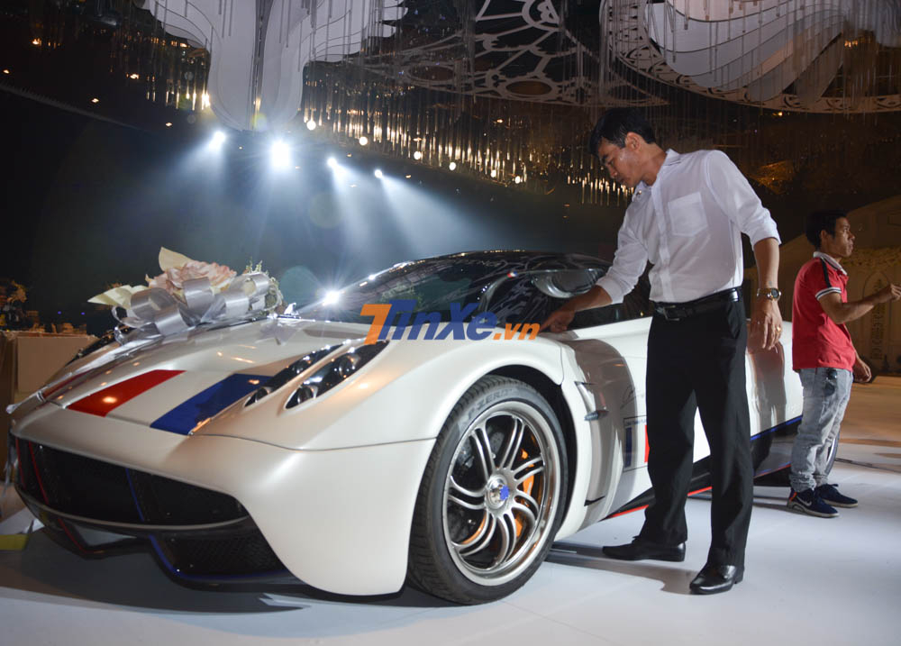 Pagani Huayra của Minh Pagani Huayra của Minh Nhựa có giá hơn 80 tỷ đồng
