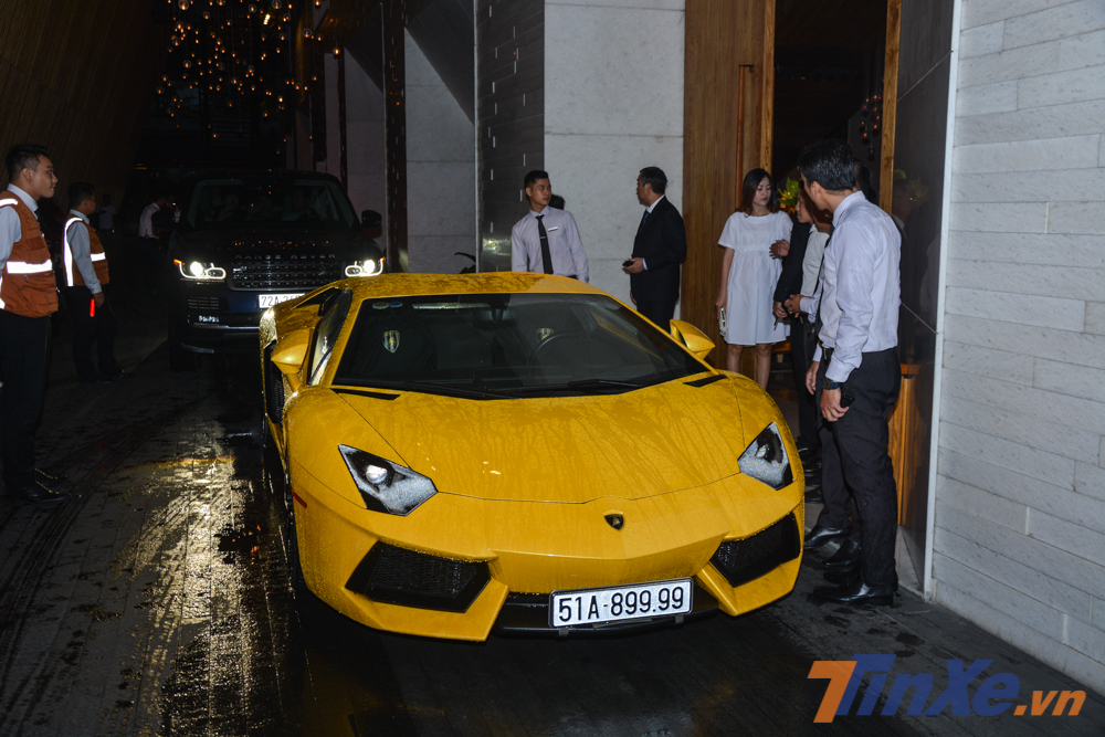 Chiếc Lamborghini Aventador LP700-4 này có giá bán không dưới 21 tỷ đồng