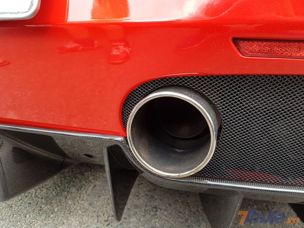 Tr&aacute;i tim n&agrave;y tr&ecirc;n si&ecirc;u xe mui trần Ferrari 488 Spider sản sinh c&ocirc;ng suất tối đa 661 m&atilde; lực tại v&agrave; m&ocirc;-men xoắn cực đại 760 Nm tương tự như bản Coupe.