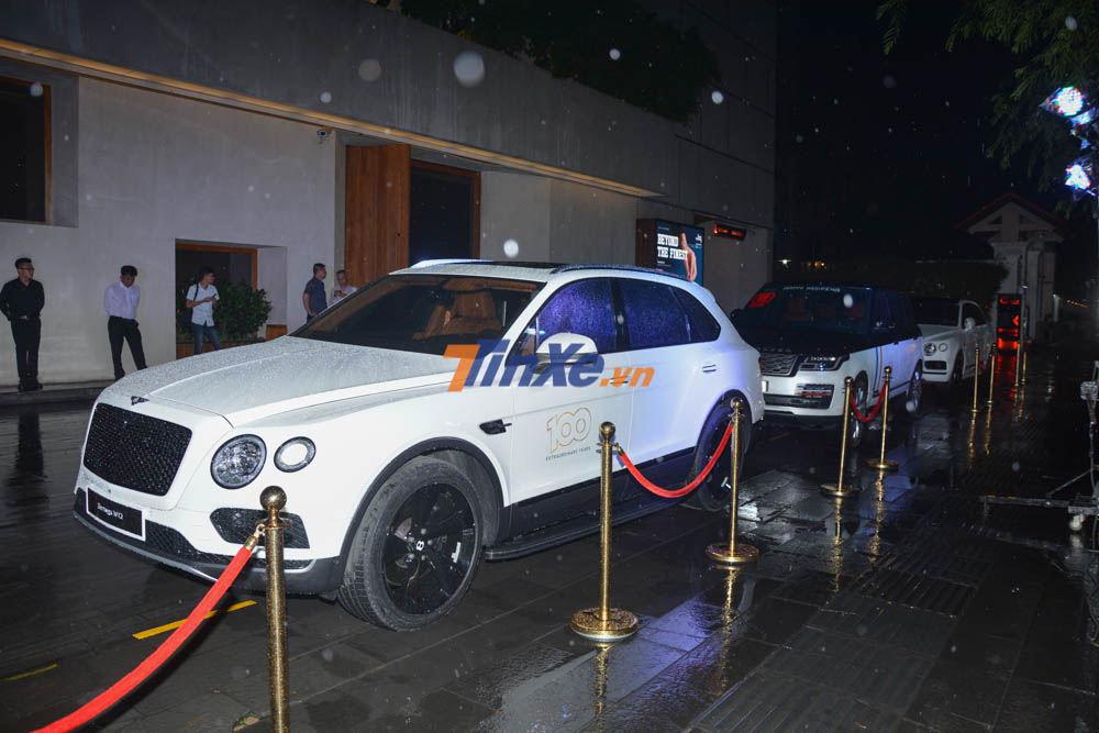 Th&ecirc;m một chiếc Bentley Bentayga kh&aacute;c xuất hiện trong đ&aacute;m cưới con g&aacute;i của Minh Nhựa