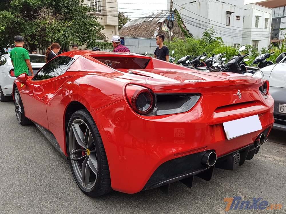 Si&ecirc;u xe Ferrari 488 Spider của Cường Đ&ocirc;-la tại B&igrave;nh Dương.