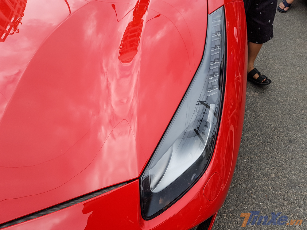 Được biết, cả ba chiếc si&ecirc;u xe Ferrari 488 Spider ở Việt Nam đều mang biển số CV