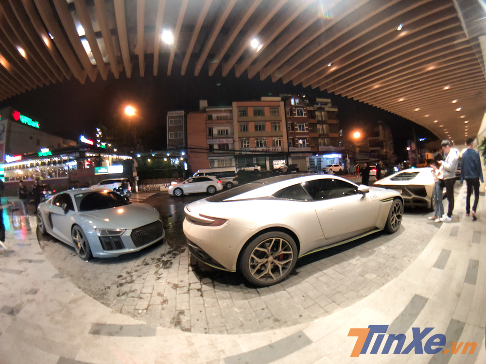 Những chiếc si&ecirc;u xe của đo&agrave;n Car Passion lấm lem b&ugrave;n đất sau khi l&ecirc;n Đ&agrave; Lạt