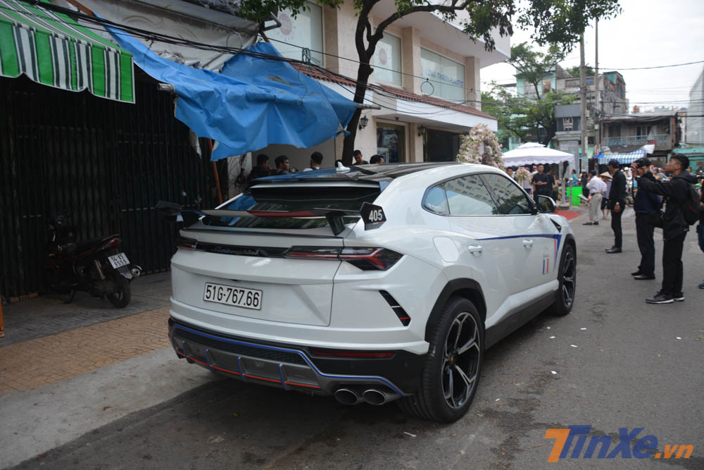 Lamborghini Urus c&oacute; thể tăng tốc từ vị tr&iacute; xuất ph&aacute;t l&ecirc;n 100 km/h trong 3,6 gi&acirc;y