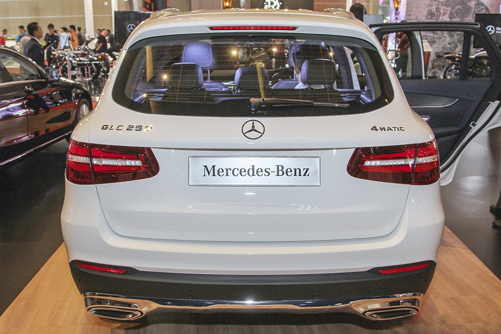 Giá lăn bánh Mercedes GLC 250 rơi vào khoảng từ 2,191 tỷ tới 2,25 tỷ đồng Mercedes-Benz GLC 250