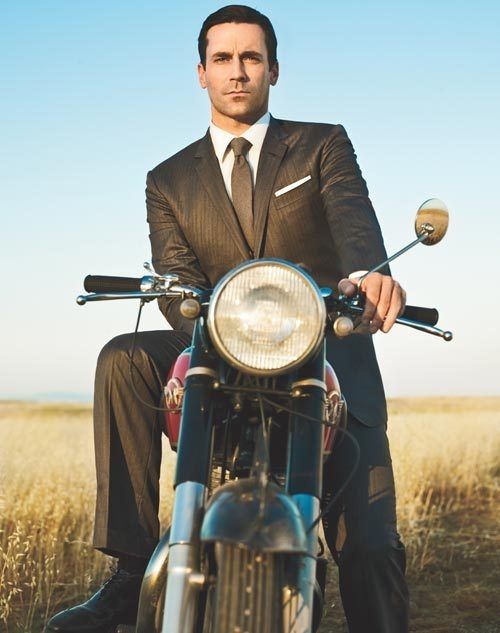 Nhân vật Don Draper trong phim Mad Man cùng chiếc xế cổ của mình
