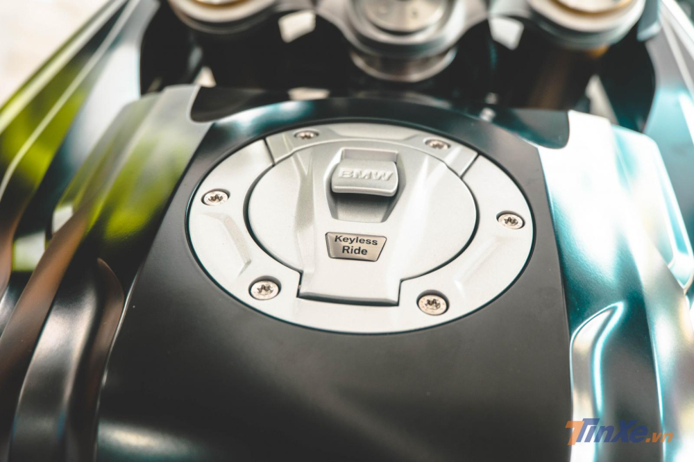 Khóa xăng không cần chìa hiện đại trên bình xăng của BMW F850 GS 2019