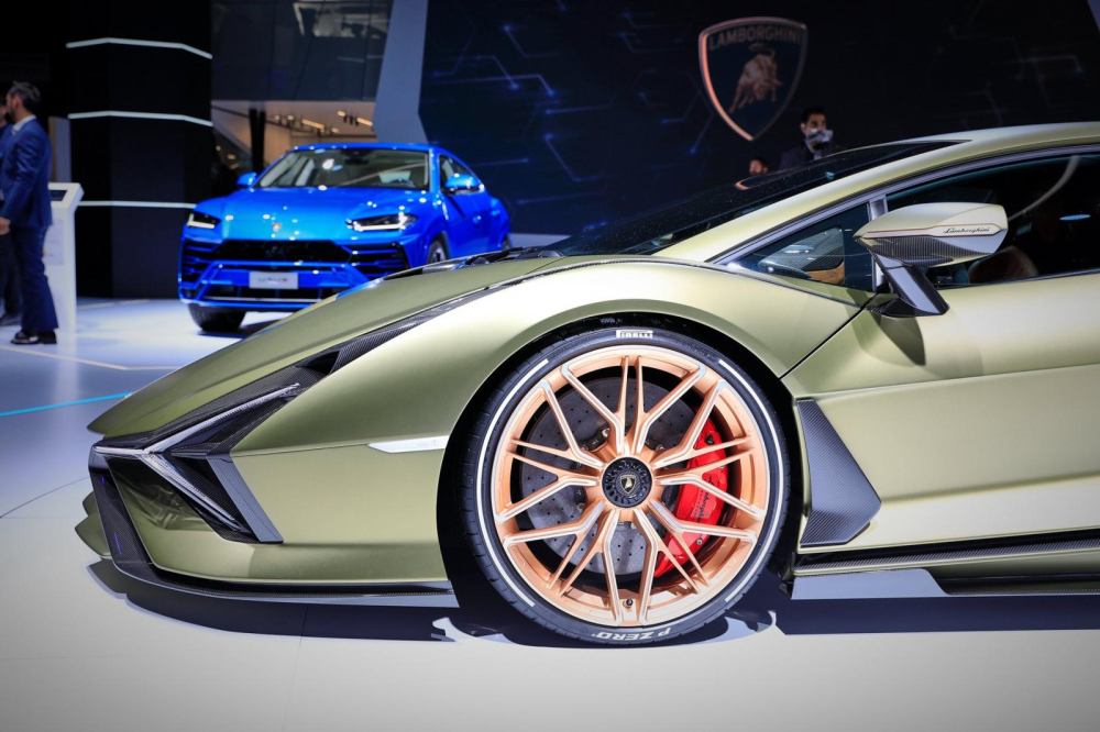 Lamborghini Sián có hệ thống phanh tái sinh năng lượng Lamborghini Sián có hệ thống phanh tái sinh năng lượng