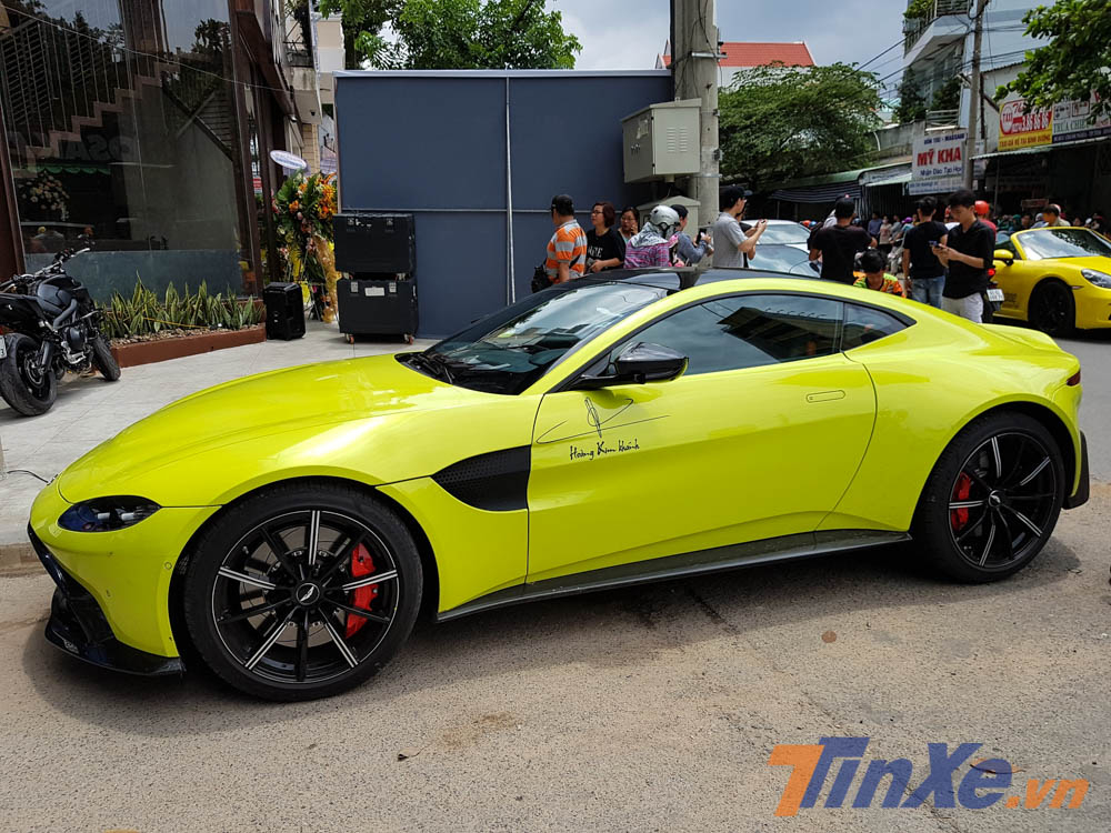 Hiện đây cũng là chiếc Aston Martin V8 Vantage 2018 duy nhất tìm thấy chủ nhân Hiện đây cũng là chiếc Aston Martin V8 Vantage 2018 duy nhất tìm thấy chủ nhân