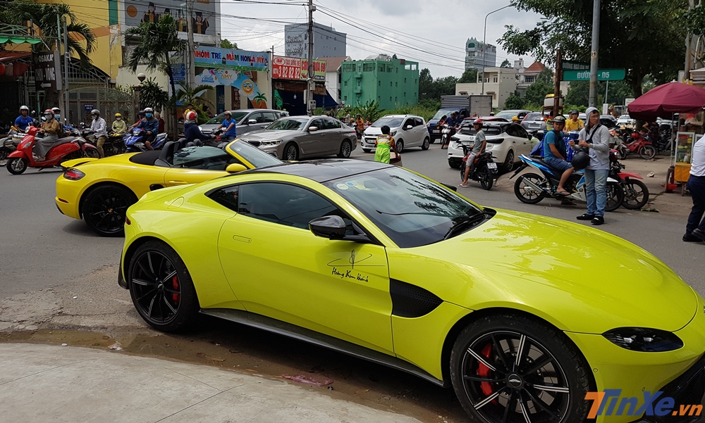 Siêu xe Aston Martin V8 Vantage 2018 của doanh nhân quận 12 tái xuất tại Bình Dương Siêu xe Aston Martin V8 Vantage 2018 của doanh nhân quận 12 tái xuất tại Bình Dương