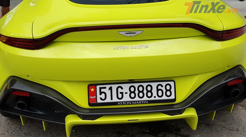 Chiếc siêu xe Aston Martin V8 Vantage 2018 của doanh nhân quận 12 sơn màu vàng Lime Essence Chiếc siêu xe Aston Martin V8 Vantage 2018 của doanh nhân quận 12 sơn màu vàng Lime Essence