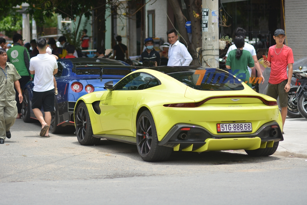 siêu xe Aston Martin V8 Vantage 2018 có biển số 51G-888.68 khá đẹp mắt siêu xe Aston Martin V8 Vantage 2018 có biển số 51G-888.68 khá đẹp mắt