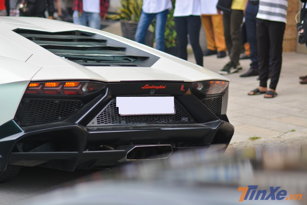 Cận cảnh phần đu&ocirc;i si&ecirc;u xe Lamborghini Aventador độ body kit LP720-4 50&ordm; Anniversario độc nhất v&ocirc; nhị ở Việt Nam
