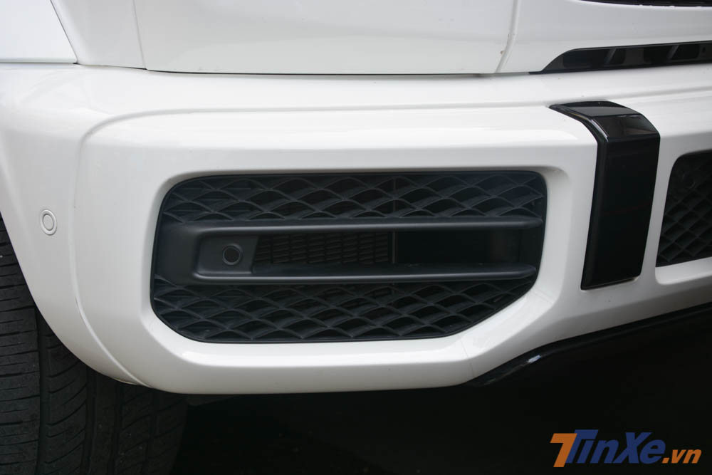Hốc gi&oacute; trước của Mercedes-AMG G63 Edition 1 cũng thiết kế c&aacute;ch điệu hơn so với những chiếc Mercedes-Benz G-Class