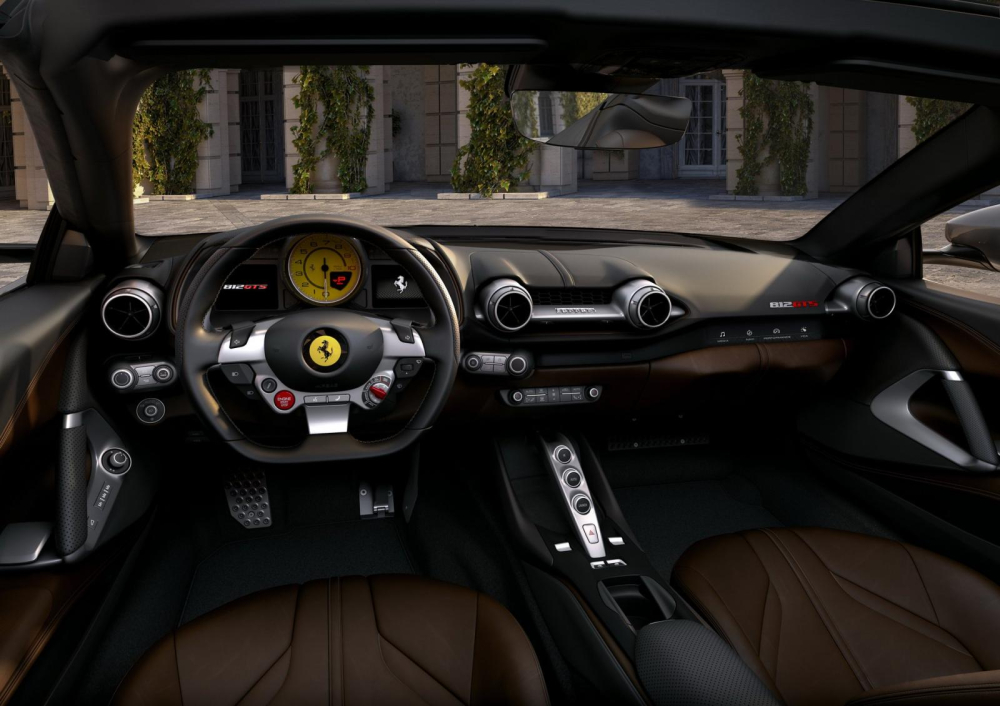 Nội thất xe Ferrari 812 GTS mui trần
