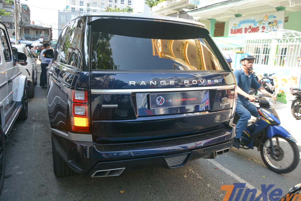 Chiếc Range Rover Autobiography này đã được chủ nhân nâng cấp bộ body kit của Startech, một hãng độ đến từ Đức