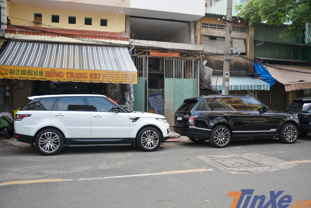 Cặp đôi Range Rover Sport HSE và Range Rover Autobiography xuất hiện trong đoàn xe đưa dâu con gái Minh Nhựa.