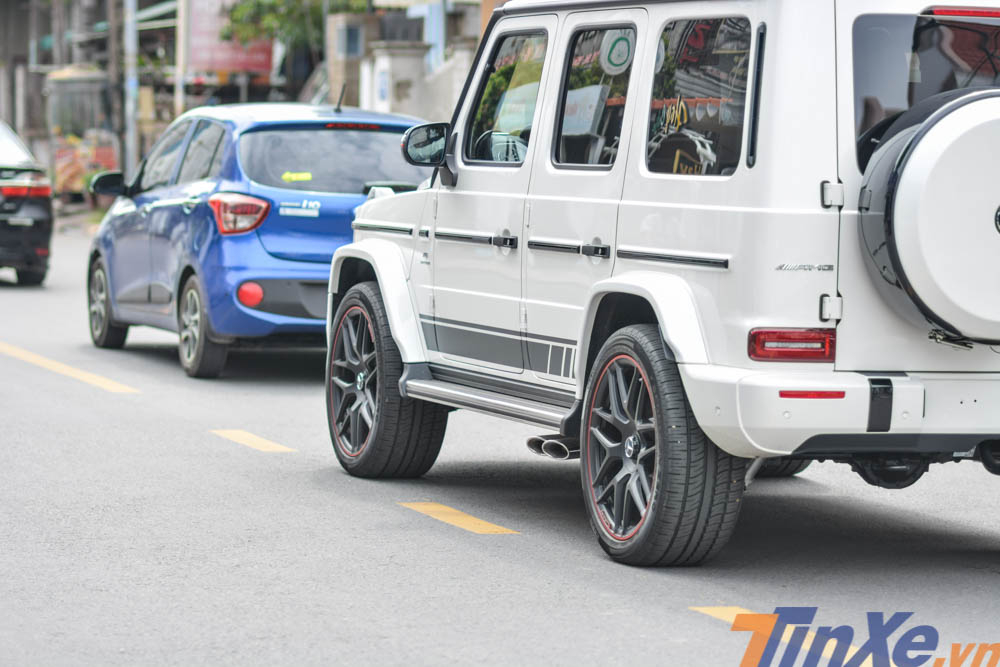 Mercedes-AMG G63 Edition 1 sử dụng bộ lốp cao cấp, chuyên dụng để vượt địa hình Pirelli Scorpion Zero Mercedes-AMG G63 Edition 1 sử dụng bộ lốp cao cấp, chuyên dụng để vượt địa hình Pirelli Scorpion Zero