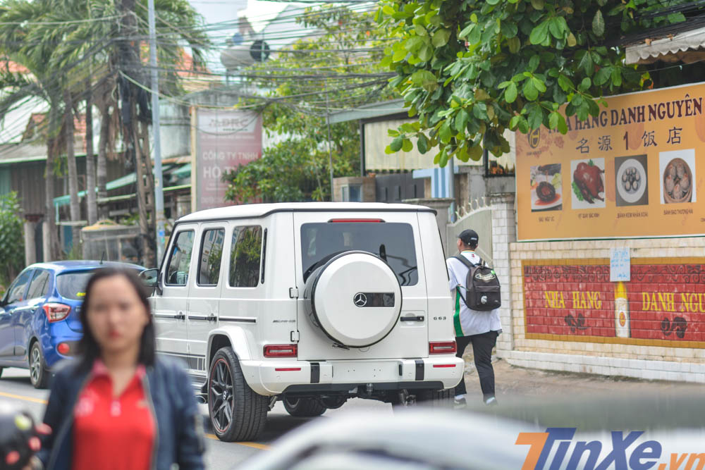 Việc doanh nhân Bình Dương tậu ông vua địa hình Mercedes-AMG G63 Edition 1 màu trắng đã gây sự chú ý với giới mê xe Việc doanh nhân Bình Dương tậu ông vua địa hình Mercedes-AMG G63 Edition 1 màu trắng đã gây sự chú ý với giới mê xe