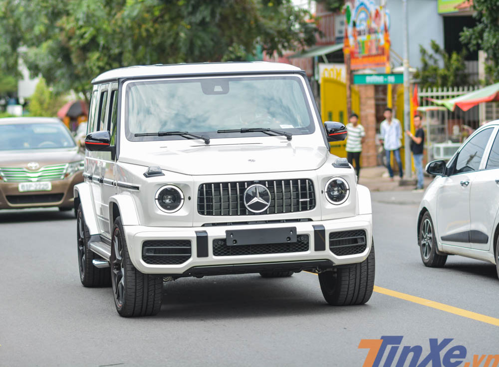 Vẻ đẹp của ông vua địa hình Mercedes-AMG G63 Edition 1 màu trắng tại Bình Dương Vẻ đẹp của ông vua địa hình Mercedes-AMG G63 Edition 1 màu trắng tại Bình Dương