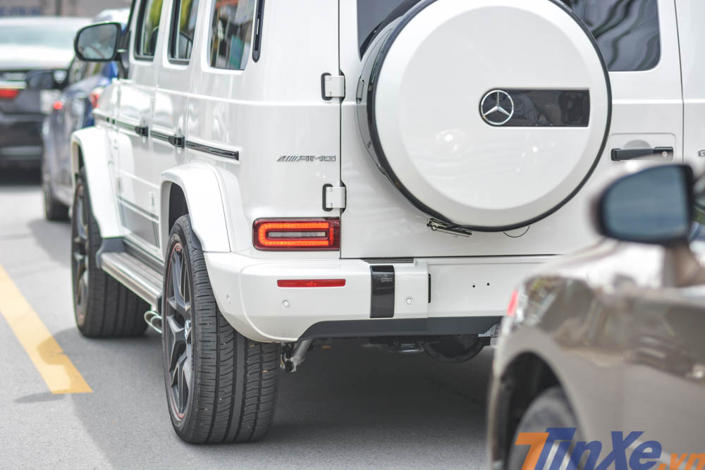 Phần đuôi xe của Mercedes-AMG G63 Edition 1 có đèn hậu LED thiết kế gọn hơn Phần đuôi xe của Mercedes-AMG G63 Edition 1 có đèn hậu LED thiết kế gọn hơn