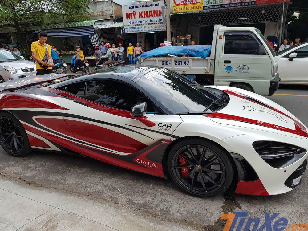 Bộ áo mới trên siêu xe McLaren 720S của trưởng đoàn Car Passion đang đi tiền trạm Đông Nam Á Bộ áo mới trên siêu xe McLaren 720S của trưởng đoàn Car Passion đang đi tiền trạm Đông Nam Á