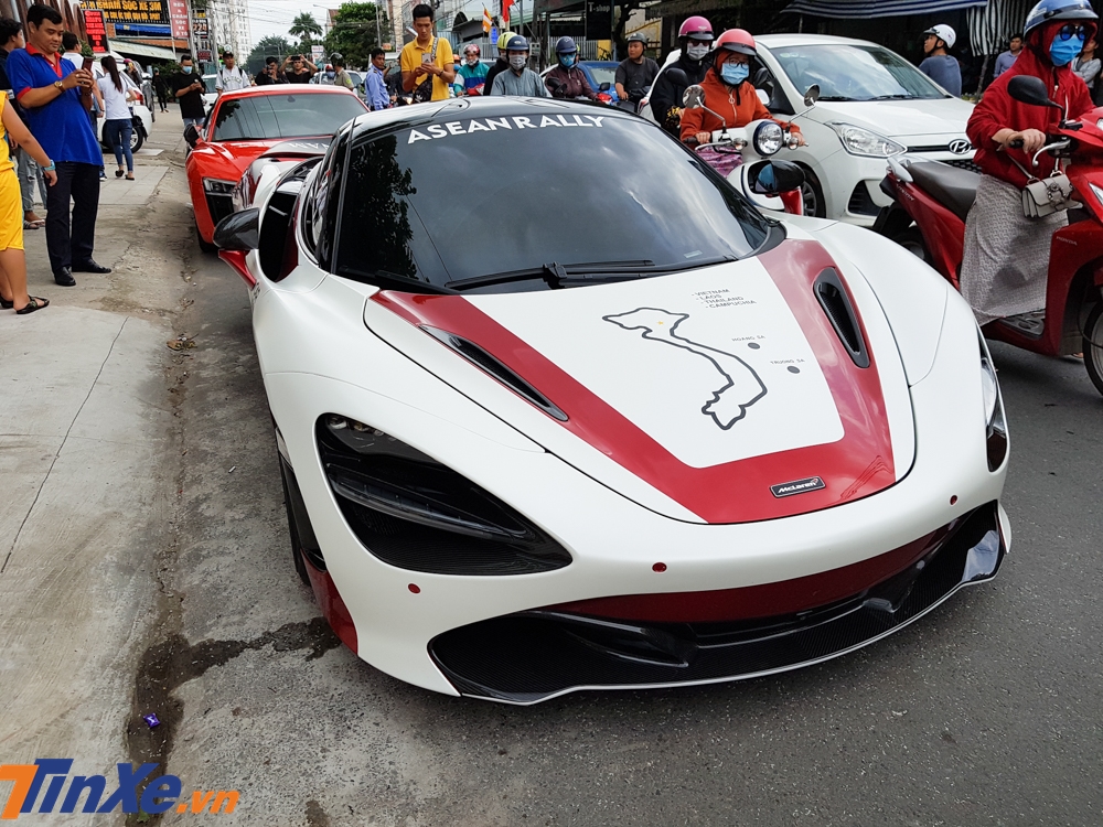 chiếc siêu xe McLaren 720S của trưởng đoàn hành trình xe lớn nhất Việt Nam lại xúng xính trong bộ áo khác để đi tiền trạm Đông Nam Á chiếc siêu xe McLaren 720S của trưởng đoàn hành trình xe lớn nhất Việt Nam lại xúng xính trong bộ áo khác để đi tiền trạm Đông Nam Á
