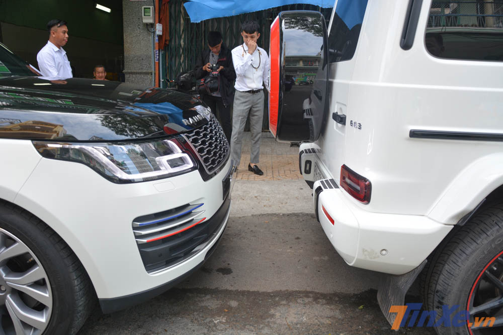 Range Rover Autobiography LWB đời 2018 được phân phối chính hãng với giá 10,009 tỷ đồng cho bản tiêu chuẩn