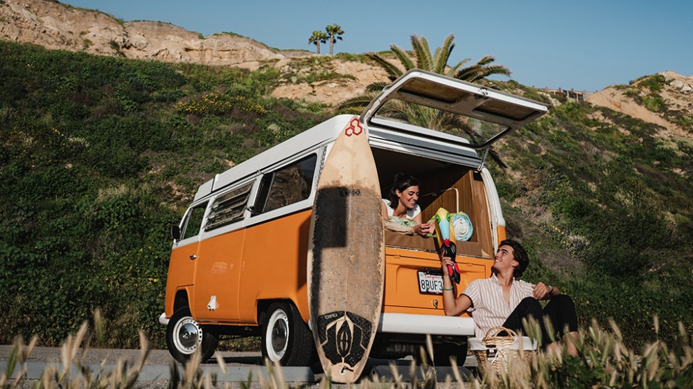 Khách tham quan có thể thỏa thích chụp hình, tạo dáng cùng mẫu minivan VW Kombi tại gian trưng bày của Volkswagen Khách tham quan có thể thỏa thích chụp hình, tạo dáng cùng mẫu minivan VW Kombi tại gian trưng bày của Volkswagen