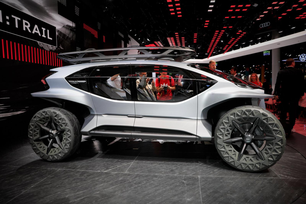 Xe có chiều dài tương tự Audi Q3, nhưng trang bị và phong cách thì khác hoàn toàn