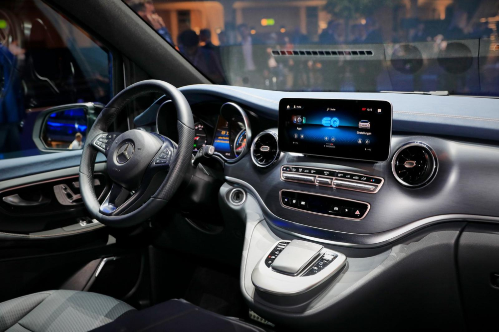 Hệ thống thông tin giải trí MBUX của Mercedes-Benz EQV