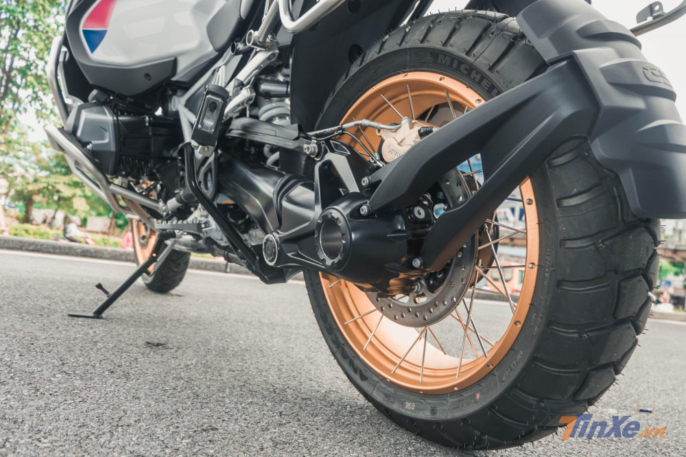 Xe sử dụng hệ truyền động bằng trục các đăng quen thuộc Xe sử dụng hệ truyền động bằng trục các đăng quen thuộc
