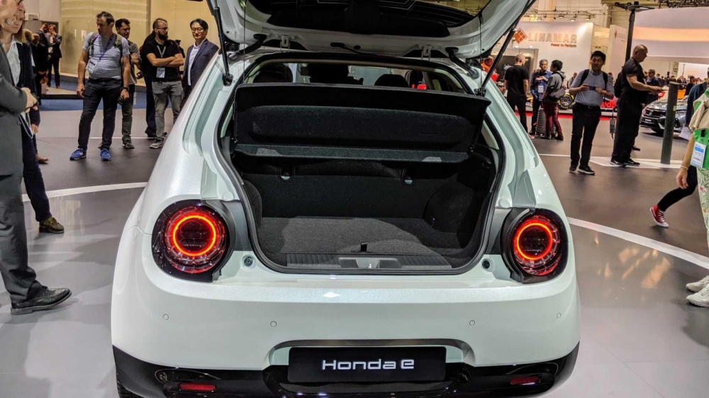 Honda e có giá khá hợp túi tiền Honda e có giá khá hợp túi tiền