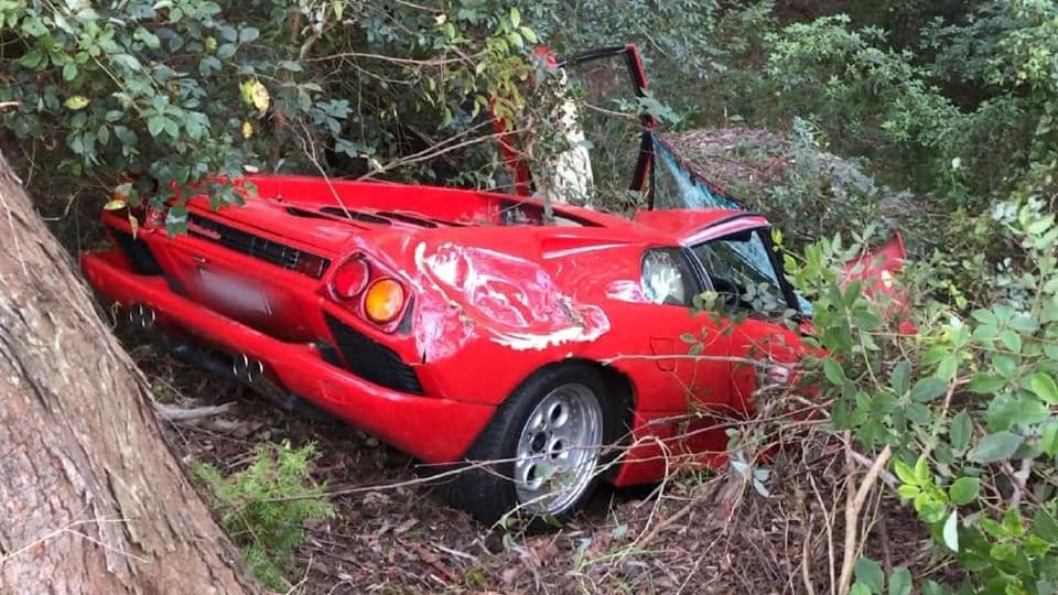 Chiếc si&ecirc;u xe Lamborghini Diablo bị hỏng nặng sau vụ tai nạn