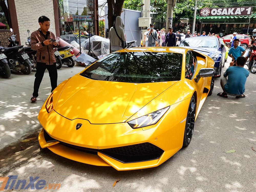 Lamborghini Huracan LP610-4 độ Mansory độc nhất Việt Nam đến dự khai trương nhà hàng Cường Lamborghini Huracan LP610-4 độ Mansory độc nhất Việt Nam đến dự khai trương nhà hàng Cường Đô-la