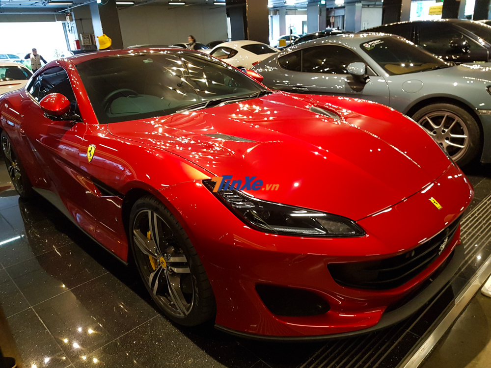 Ferrari Portofino vẫn được trang bị hộp số ly hợp kép 7 cấp tương tự như California T, tuy nhiên, hãng siêu xe Ý đã bổ sung thêm phần mềm mới nhằm cho phép thay đổi bánh răng nhanh hơn